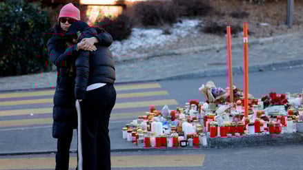 Fassungslosigkeit und tiefe Trauer in Crans-Montana nach dem verheerenden Brand in der Bar „Le Constellation“ in der Silvesternacht.