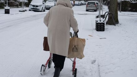 Der Stromausfall bei winterlichem Wetter im Berliner Süden könnte länger dauern.