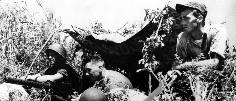 US-Marinesoldaten bei Bodenübungen in Guantanamo Bay, Kuba, Oktober 1960. Die Übungen fanden vor der Invasion in der Schweinebucht im April 1961 statt.