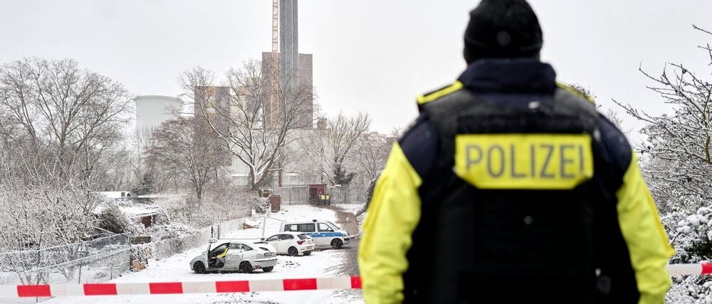 Die Polizei ermittelt nach dem Stromausfall im Südwesten Berlins wegen Brandstiftung.