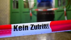 „Kein Zutritt“: der gesperrte S-Bahnhof Mexikoplatz.