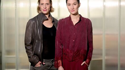 Anja Pahl (links) und Agnes Decker spielen die Kriminalhauptkommissarinnen in der ZDF-Serie „SOKO Potsdam“.