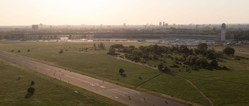 Das Tempelhofer bietet heute viel Raum für unterschiedlichste Freizeitaktivitäten. (Archivbild)