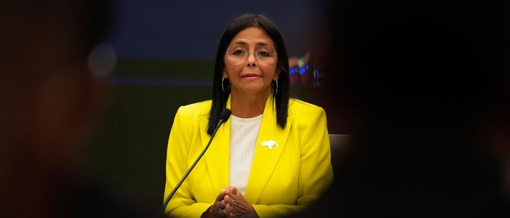 ARCHIV - 10.03.2025, Venezuela, Caracas: Die venezolanische Vizepräsidentin und Ölministerin Delcy Rodriguez gibt eine Pressekonferenz im Präsidentenpalast Miraflores. Foto: Ariana Cubillos/AP/dpa +++ dpa-Bildfunk +++