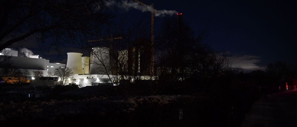 Viele Haushalte im Südwesten Berlins haben die erste Nacht in Kälte und Dunkelheit verbracht - und sind weiterhin ohne Strom.