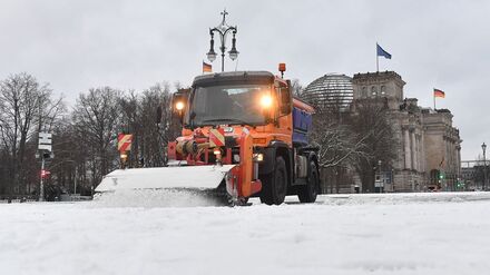 Winterliches Wetter mit Schnee, Glätte und Dauerfrost prägt Berlin und Brandenburg.