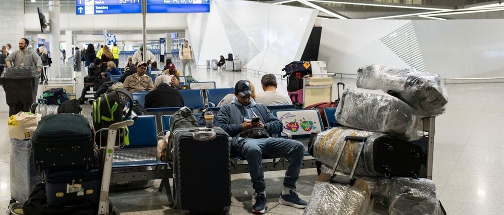 Am Flughafen Athen und anderen Airports Griechenlands müssen Reisende warten. (Archivbild)