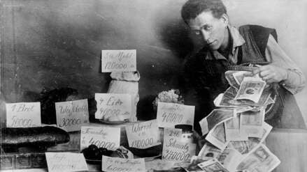 Preisschilder für Lebensmittel während der Inflation nach 1923.