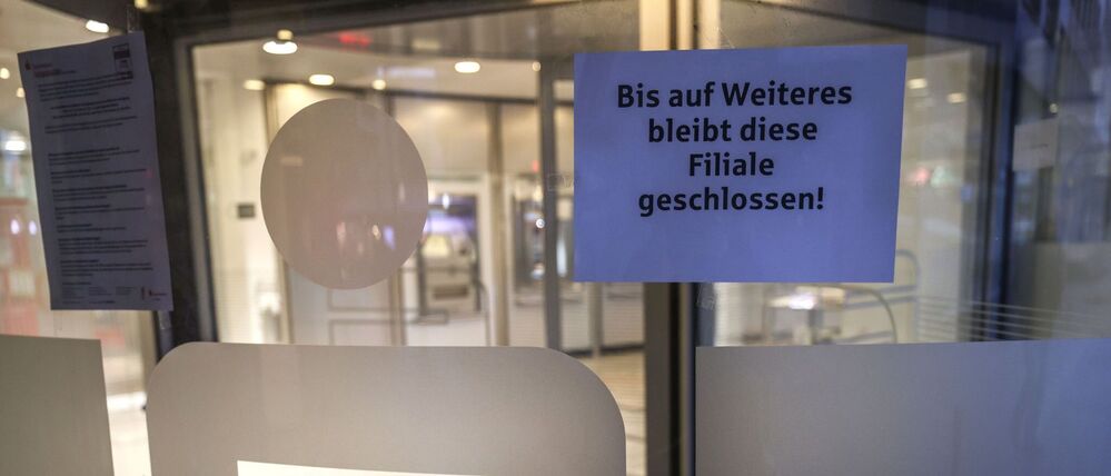 Mindestens 30 Millionen Euro haben Diebe in einer Gelsenkirchener Sparkassen-Filiale erbeutet.