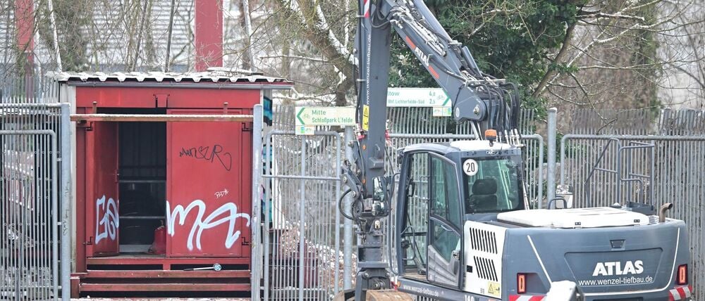 Am Samstagmorgen wurde durch eine politisch motivierte Brandstiftung an einer Kabelbrücke über den Teltowkanal zum Kraftwerk Lichterfelde wichtige Leitungen beschädigt.