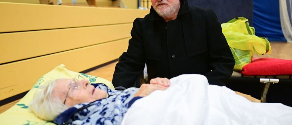 In einer Notunterkunft hat eine 97-Jährige Unterschlupf gefunden.