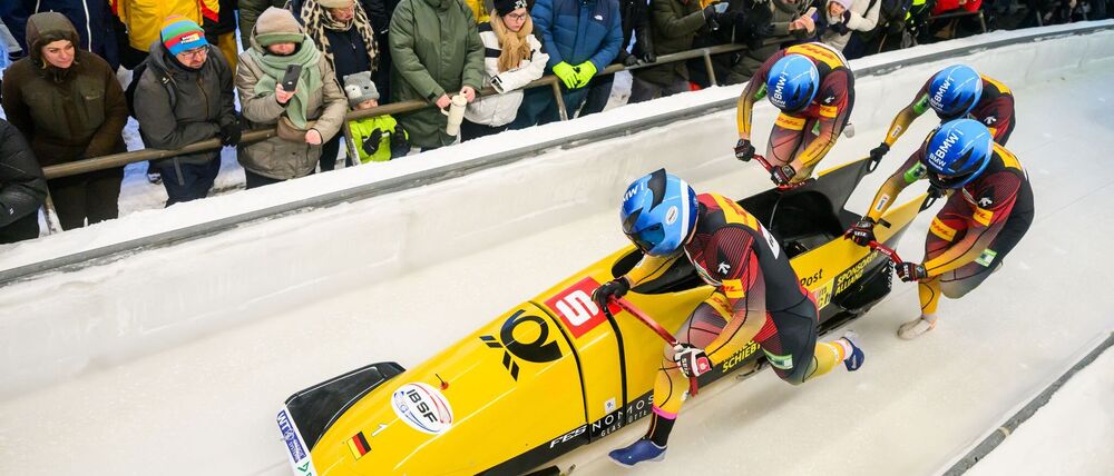 Francesco Friedrich legte beim Viererbob-Weltcup in Winterberg Bestzeit im ersten Lauf vor und gewann am Ende in seinem 100. Rennen.