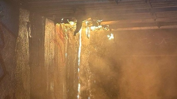 Dieses Foto vom Tatort entstand, kurz bevor die Feuerwehr das Feuer löschte.