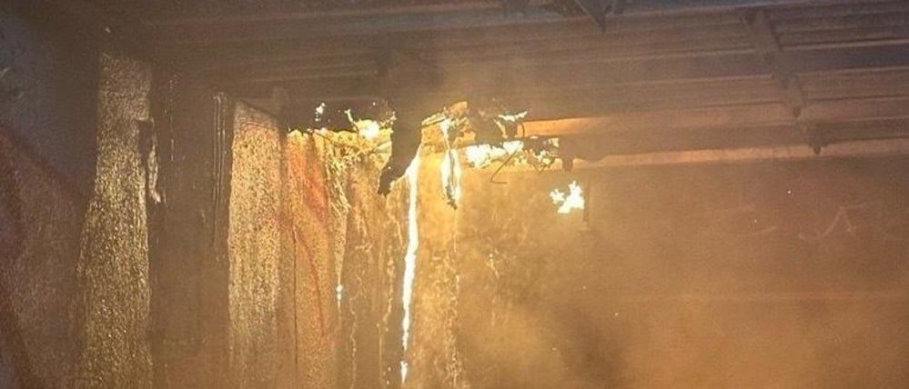 Dieses Foto vom Tatort entstand, kurz bevor die Feuerwehr das Feuer löschte.