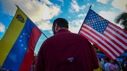 Gegner des gestürzten venezolanischen Präsidenten Nicolás Maduro demonstrierten am 4. Januar 2026 in Doral, Florida. 
