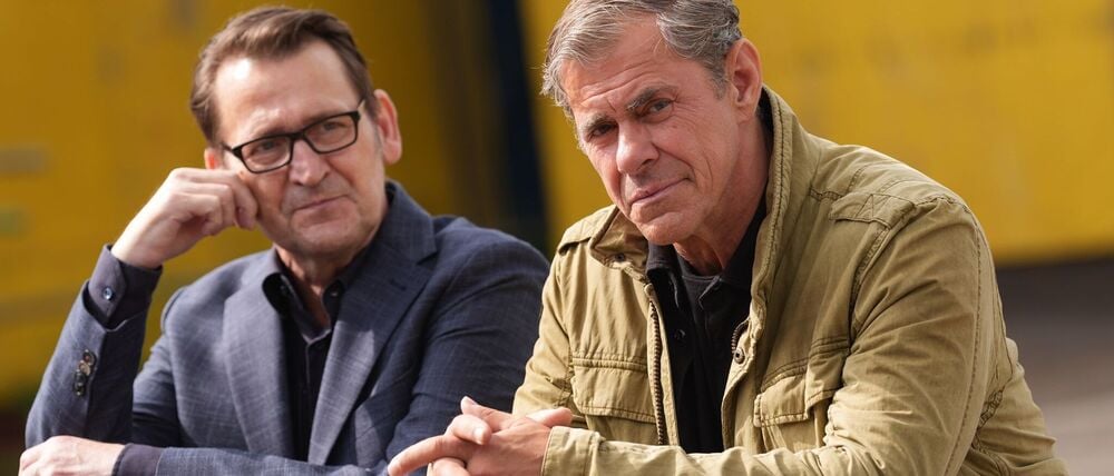 Schauspieler Ingo Naujoks (l) als Kommissar Lars Englen und Schauspieler Sven Martinek als Kommissar Finn Kiesewetter dürfen heute mal zur Primetime um 20.15 Uhr ran. 