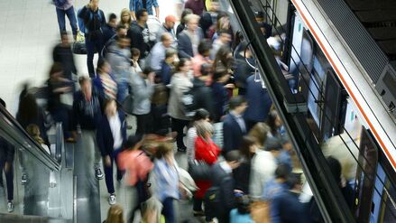 Bei Menschen, die von Klaustrophobie betroffen sind, löst eine rappelvolle U-Bahn schnell mal eine Panikattacke aus.