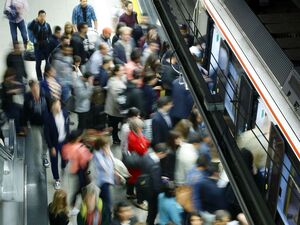 Bei Menschen, die von Klaustrophobie betroffen sind, löst eine rappelvolle U-Bahn schnell mal eine Panikattacke aus.