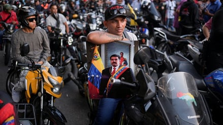 Menschen melden, auf den Straßen von Caracas Dutzende von Colectivos zu sehen. Sie wollen für das Regime in den Tagen nach dem US-Angriff für „Ordnung“ sorgen.