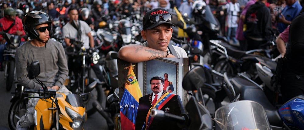 Menschen melden, auf den Straßen von Caracas Dutzende von Colectivos zu sehen. Sie wollen für das Regime in den Tagen nach dem US-Angriff für „Ordnung“ sorgen.