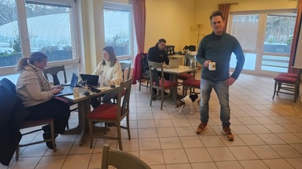 Christian Popitz von Zehlendorf 88 und andere freiwillige Helfer:innen.