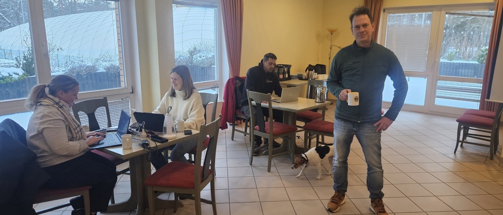 Christian Popitz von Zehlendorf 88 und andere freiwillige Helfer:innen.