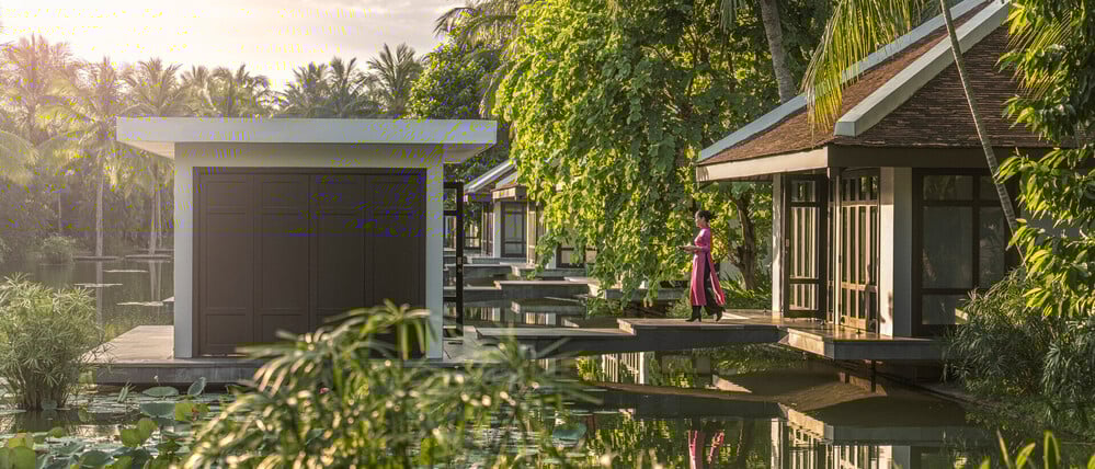 Das Spa des Nam Hai liegt an einem See in einer beruhigenden Naturkulisse.