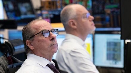 Bei 24.825 Punkten erreicht der Dax im Handelsverlauf ein Rekordhoch.