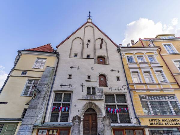 Hopneri Maja in der Altstadt von Tallinn, Estland, Europa Hopneri Maja in the old town of Tallinn, Estonia, Europe Copyright: imageBROKER/ChunxJuxWu ibliqx11296886.jpg Bitte beachten Sie die gesetzlichen Bestimmungen des deutschen Urheberrechtes hinsichtlich der Namensnennung des Fotografen im direkten Umfeld der Veröffentlichung