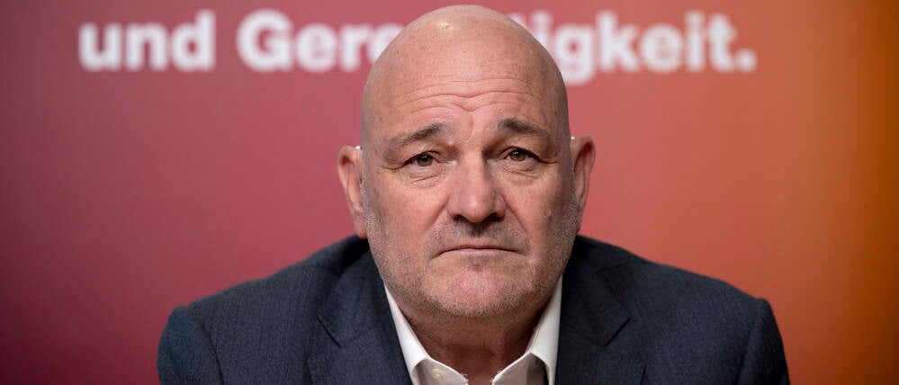 Robert Crumbach, Finanzminister, nun parteilos.