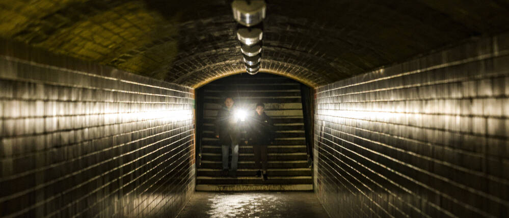 Auch in der Unterführung am Bahnhof Wannsee blieb es aufgrund des Stromausfalls dunkel. 