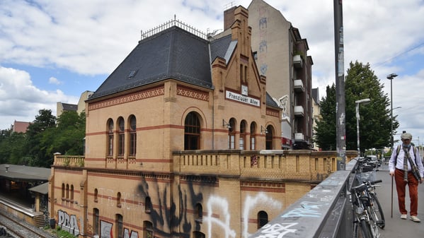 Der S-Bahnhof Prenzlauer Allee in Berlin Prenzlauer Berg.