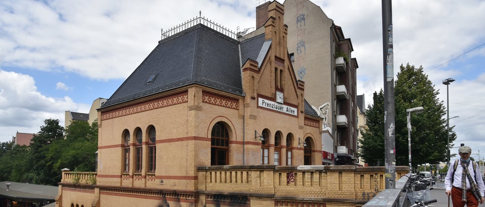 Der S-Bahnhof Prenzlauer Allee in Berlin Prenzlauer Berg.