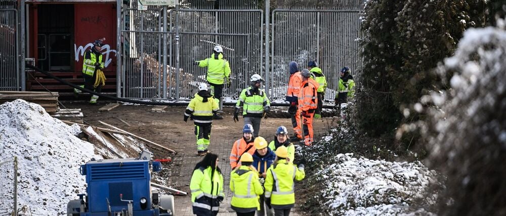 Nach dem Brandanschlag am Wochenende versuchen zahlreiche Fachleute fieberhaft, die Stromversorgung im Südwesten Berlins wieder herzustellen. 