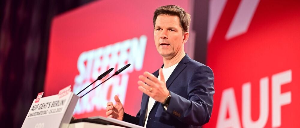 SP-Spitzenkandidat Steffen Krach macht dem Regierenden Bürgermeister Kai Wegner (CDU) Vorwürfe. (Archivbild)