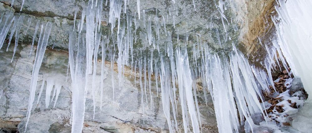 Ein herabfallender Eiszapfen trifft in Oberbayern einen Jungen. (Symbolbild)