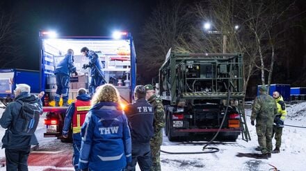 Aktuell sorgt die Bundeswehr im betroffenen Gebiet für die Betankung der Notstromaggregate