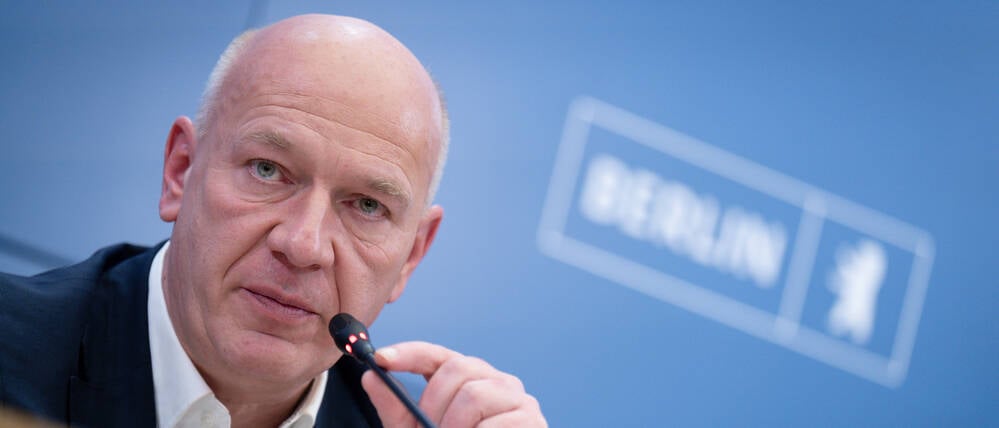 Berlins Regierender Bürgermeister Kai Wegner (CDU) bei der Pressekonferenz zum Stromausfall im Südwesten Berlins.