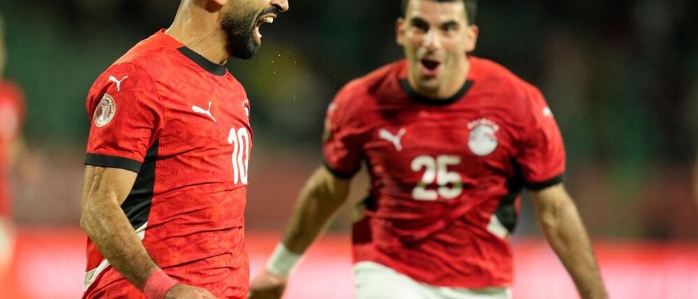Ägyptens Mohamed Salah (l) erwischte nicht seinen besten Tag - traf aber trotzdem.