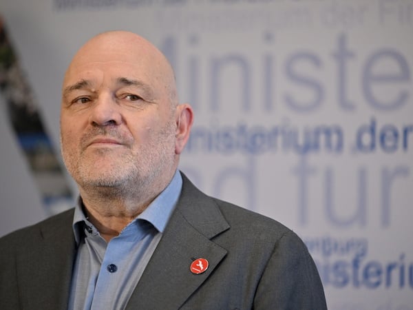 Potsdam, 05.01.2026, Lokales, 
Robert Crumbach, Pressekonferenz BSW-Landeschef verlässt Partei, stellvertretender Ministerpräsident und Minister der Finanzen und für Europa des Landes Brandenburg
Foto: Ottmar Winter PNN 



ACHTUNG: 
Foto ist ausschließlich für redaktionelle Berichterstattung der PNN und des TGSP! Eine kommerzielle Nutzung, z.B. Werbung, ist ausgeschlossen. Die Weitergabe an nicht autorisierte Dritte, insbesondere eine weitergehende Vermarktung über Bilddatenbanken, ist unzulässig.
