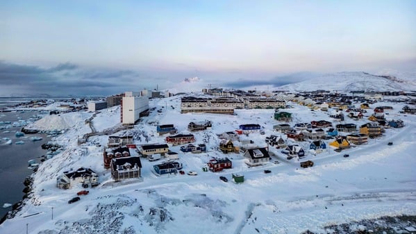Ein Blick über Grönlands Hauptstadt Nuuk.