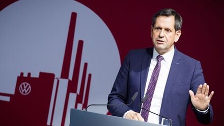 Niedersachsen hält 20 Prozent der Stimmrechte im VW-Konzern. Ministerpräsident Lies sitzt für das Land im Aufsichtsrat. (Archivbild)