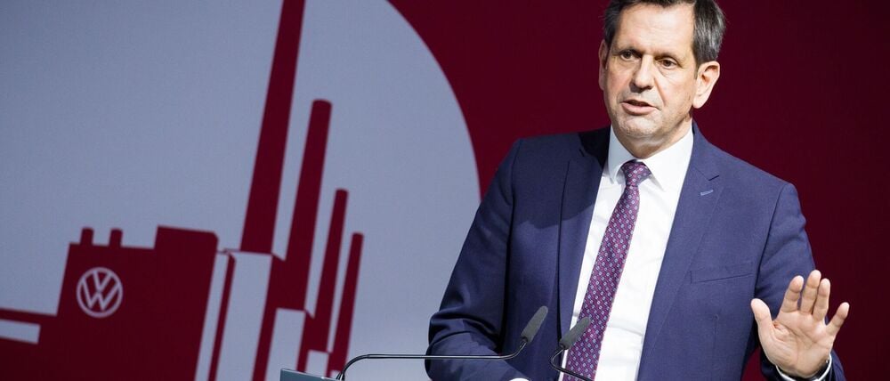 Niedersachsen hält 20 Prozent der Stimmrechte im VW-Konzern. Ministerpräsident Lies sitzt für das Land im Aufsichtsrat. (Archivbild)