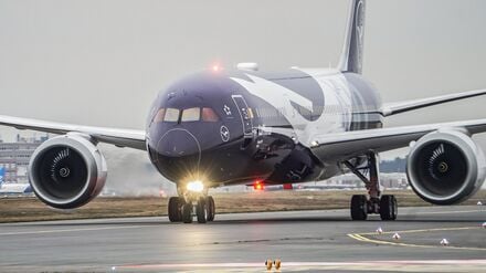 Die Lufthansa schickt zum 100. Jahrestag sechs Jets in einer Sonderlackierung auf die Strecke. 