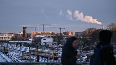 Auf den Strecken der S1 und S7 war der Verkehr nach dem großflächigen Stromausfall in Berlin eingeschränkt. (Symbolbild)