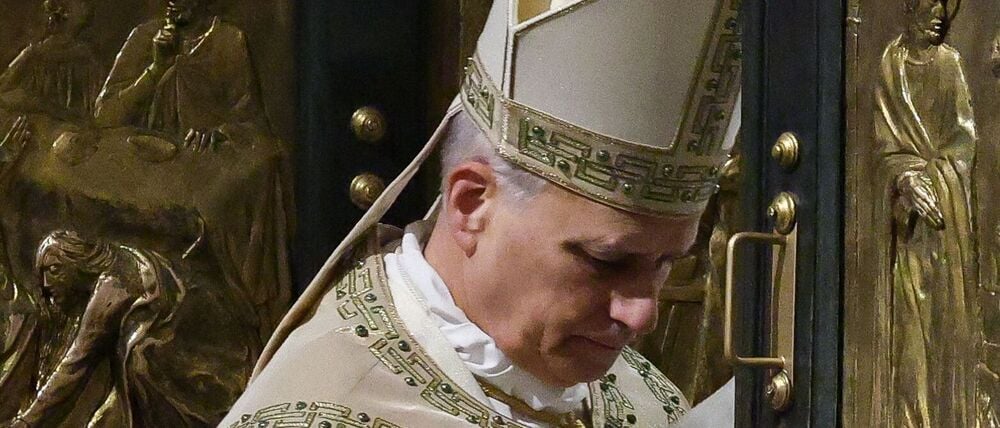 Papst Leo XIV. schließt die Heilige Pforte des Petersdoms, um das Heilige Jahr 2025 zu beenden.