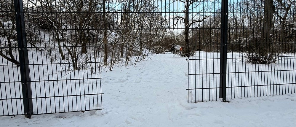 Loch im Zaun am Görlitzer Park