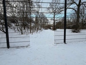 Loch im Zaun am Görlitzer Park