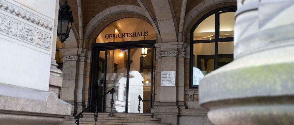 Ein Mann soll jahrelang seine Familie gequält haben und steht deshalb ab Mitte Januar vor Gericht. (Archivbild)