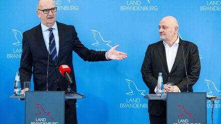 Brandenburgs Ministerpräsident Dietmar Woidke (SPD) und Finanzminister Robert Crumbach  haben gemeinsam die SPD/BSW-Koalition auf den Weg gebracht, die nun am Ende ist.